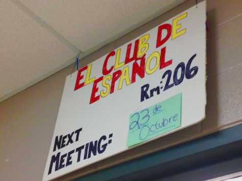 A sign for Spanish club hangs above Mr. Schiffgen's room.  Photo By: Grace Burns