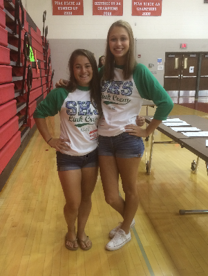 Senior Link Crew leaders Maddy Mummert (Left) and Ashley Cox (Right) stand beside each other on orientation day for the freshmen in August. Photo by 