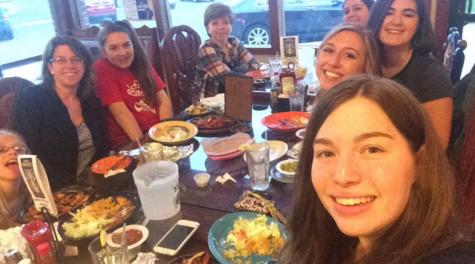 Spanish Students Taste Authentic Cuisine