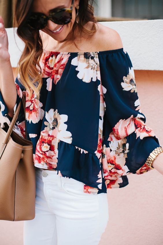 Off+the+shoulder+tops+are+a+major+trend+this+summer.+