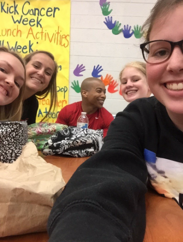 Sophomores selfie with Rohan during one of the lunches. Photo By Paige Kish.