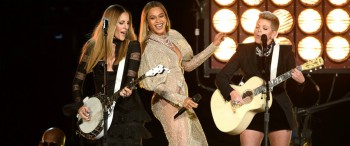 Beyonce performing with the Dixie Chicks (Photo courtesy of Getty Images)