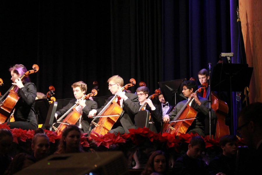 The orchestra played several well-known holiday pieces throughout the concert. 