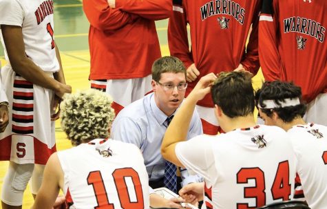 Head coach Andy Shelow talks to his team during a timeout. Photo by Gabby Martuszeswki