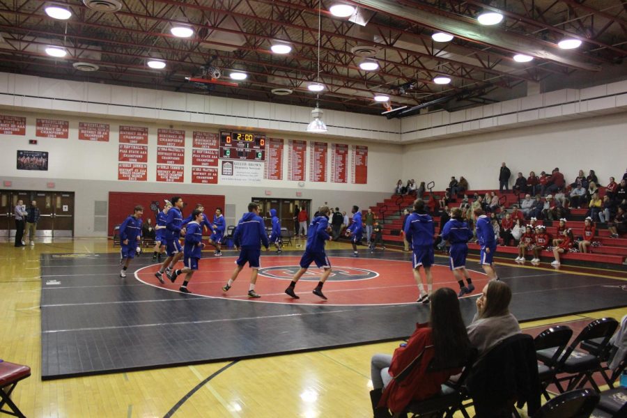 Kennardales wrestling team warms up on the mat.