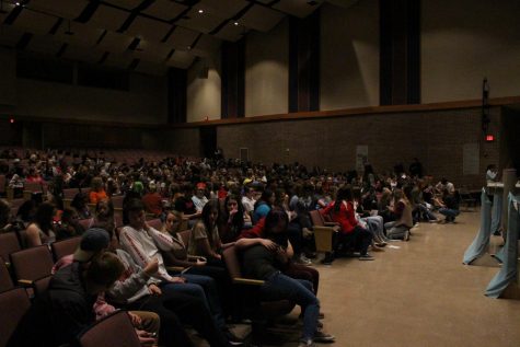 Students Organize Gathering for School Shooting Victims