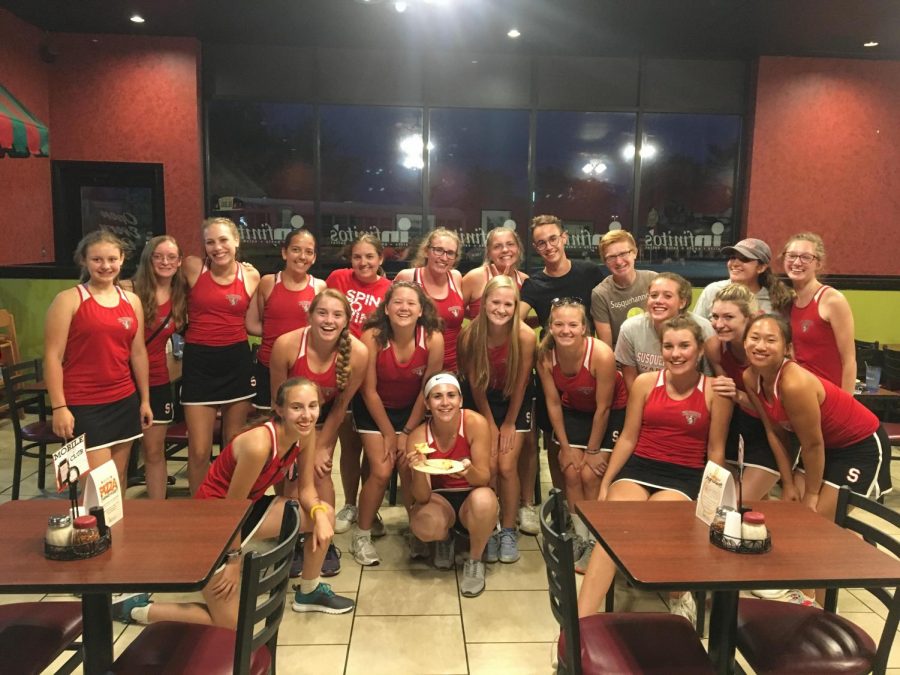 The varsity girls tennis team celebrates their wins at Infinitos. Photo by Marianne Michels. 
