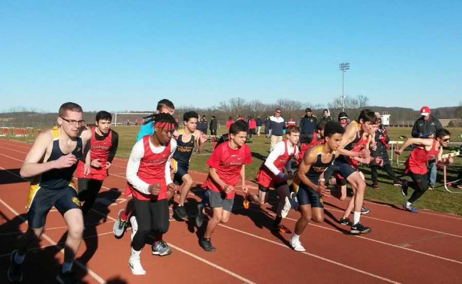 Runners from both Eastern York and Susquehannock start for the 800m run. Photo courtesy of @warriortrackandfield_ on Instagram.