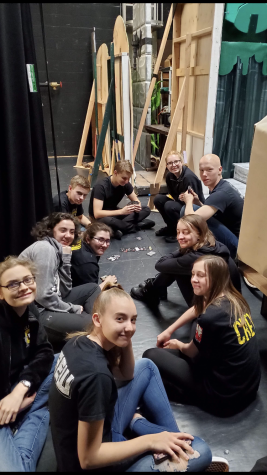 Behind the Scenes: The Role of Stage Crew