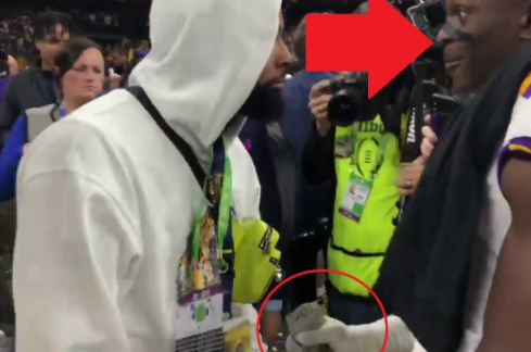 Cleveland Browns Odell Beckham, Jr. handing out stacks of cash to LSU players after their National Championship win. Photo courtesy @OSUOverload via YouTube.