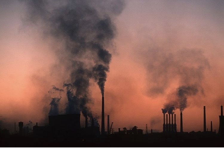 Chinas Iron and Steel works factory pollute the atmosphere.
Photograph by @markhenleyphotos via Instagram.
