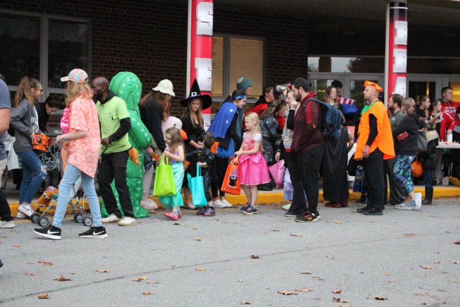 Children+from+the+community+get+candy+during+October+Fun+Night+in+front+of+Southern+Elementary+School+on+Oct.+26.%0AEleven+school+organizations+hosted+tables+including+clubs%2C+such+as+Multicultural+and+Class+Council%2C+sports+teams+such+as+the+football+team%2C+and+classes+such+as+the+new+EMT+course.+Photograph+by+Katie+Ball