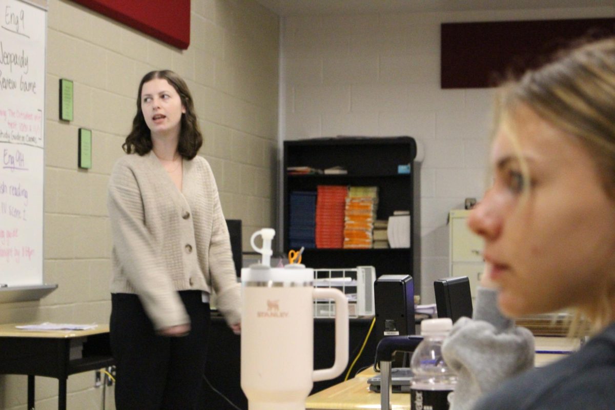  English teacher Kelly Porter is going through a review for a test with her  freshmen students. Photograph by Eric Stover
