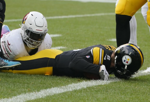 Pickett goes down after failing to attempt a QB sneak, Photograph via @steelersdepot on X ( Formerly Twitter )